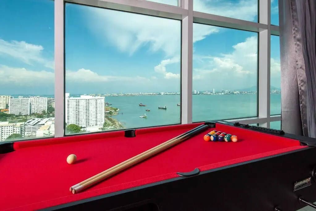 Xbox, Karaoke, Foosball, Pooltable, Icehockey, Ping Pong, Board Games George Town Apartment
